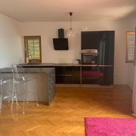 Lana Icici, Opatija Apartment *